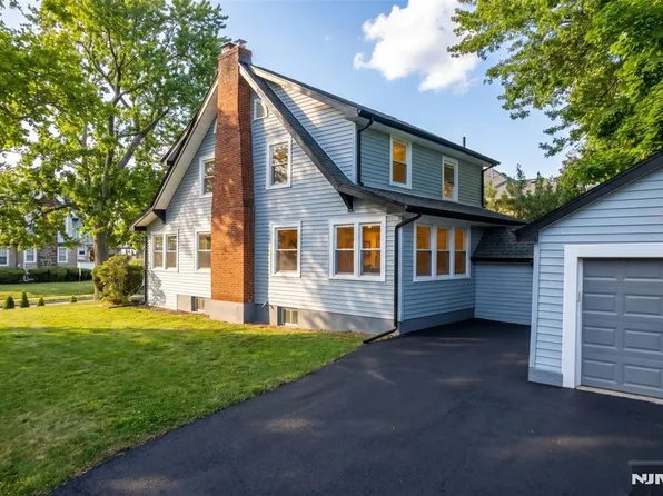 933 Maple Ave, Ridgefield, NJ 07657