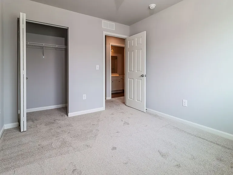 2216 Macatawa Ln — Photo 4