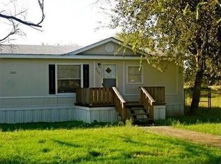 305 Davis Ave, Devine, TX 78016