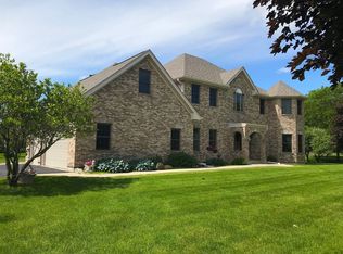 7109 Hawthorn Ln, Spring Grove, IL 60081