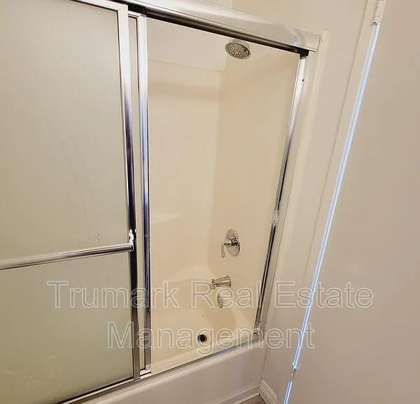 553 E Orange Grove Ave #D — Photo 11