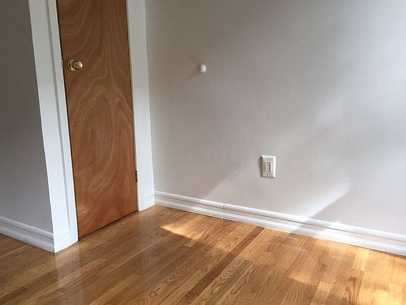 5th image of 122 Saint Marks Pl APT 3