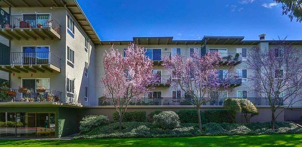 1st image of 817 N Humboldt St APT 403