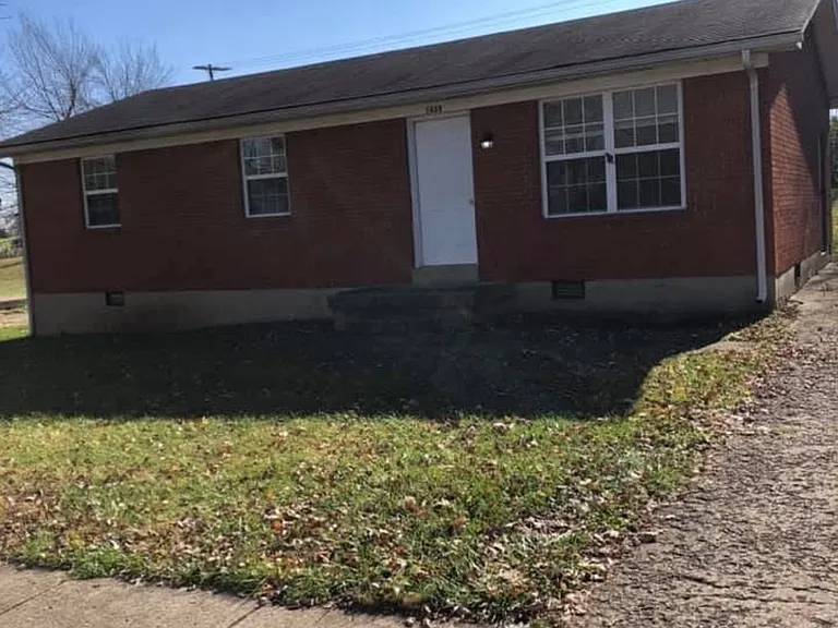 1033 Greenway Dr — Photo 1