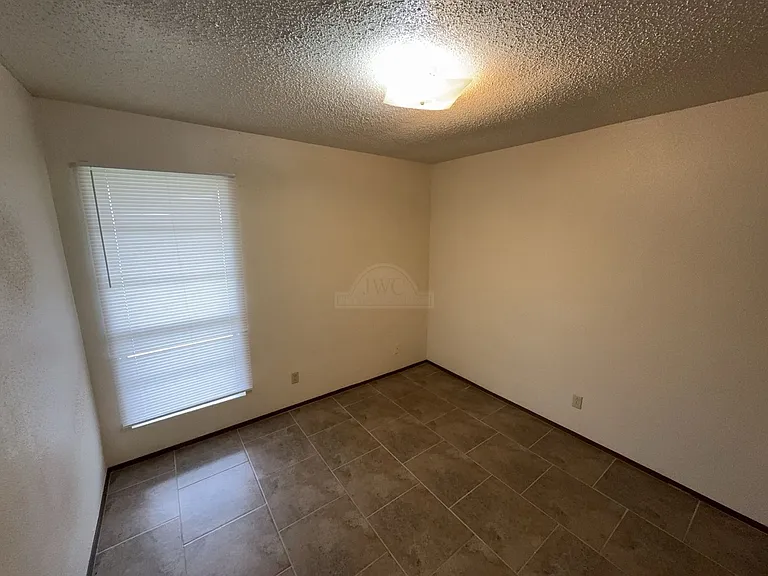 2409 Shoemaker Dr — Photo 9