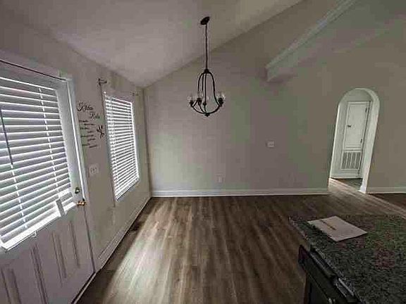 5th image of 151 Bell St