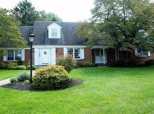 804 Pine Top Dr, Bethlehem, PA 18017