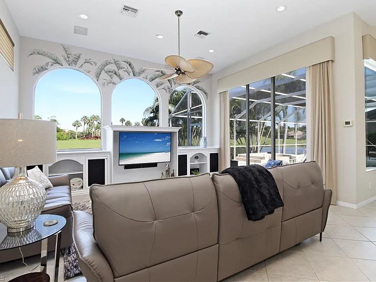 1901 Winding Oaks Way — Photo 3