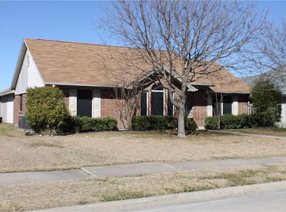 2nd image of 1207 Hall Ln
