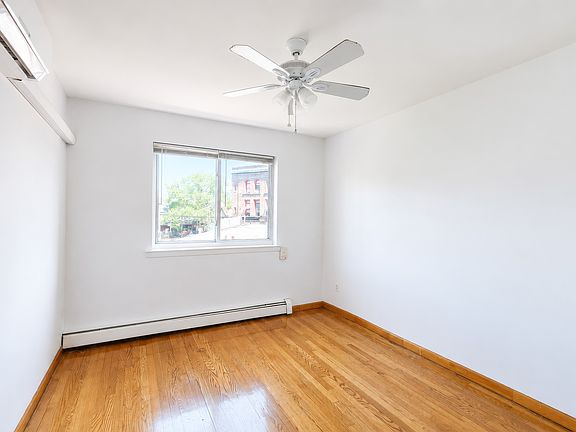 5th image of 2247 Harman St #2