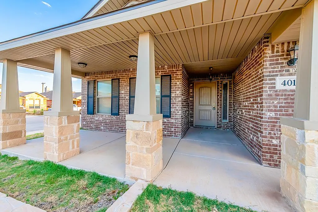 4 bed, 2.0 bath, 2016 sqft, $2,800 — Photo 2