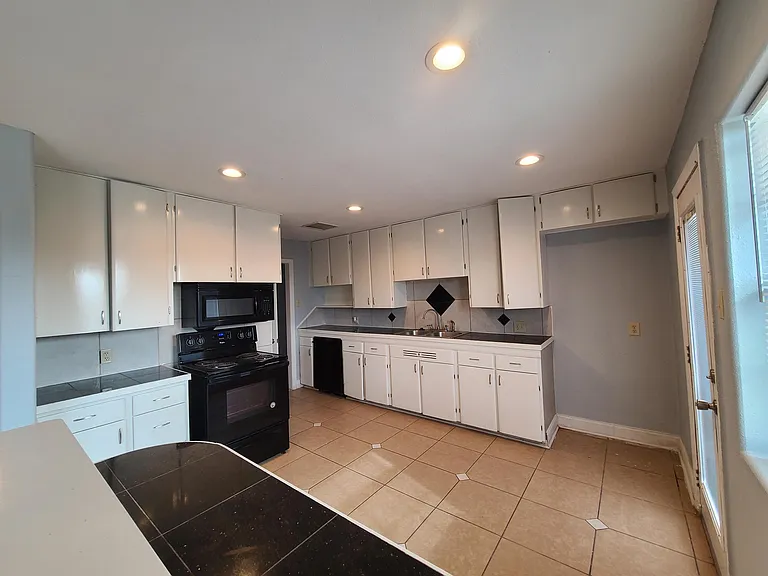 3105 Barkley Ave — Photo 4