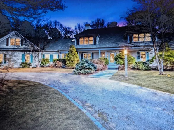 10 Wintergreen Ln, Sandwich, MA 02563