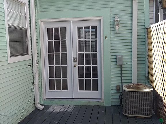 2nd image of 3324 Napoleon Ave #B