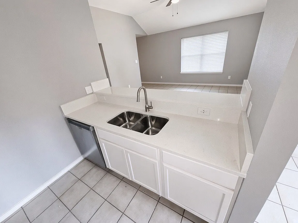 1710 Tina Marie Rd — Photo 3