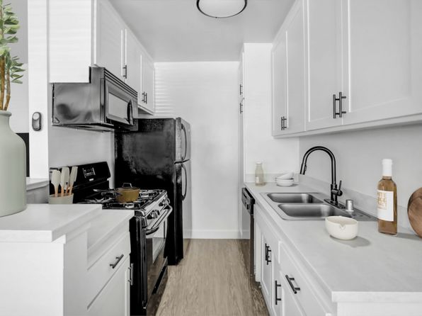 5919-5931 Reseda Blvd #19