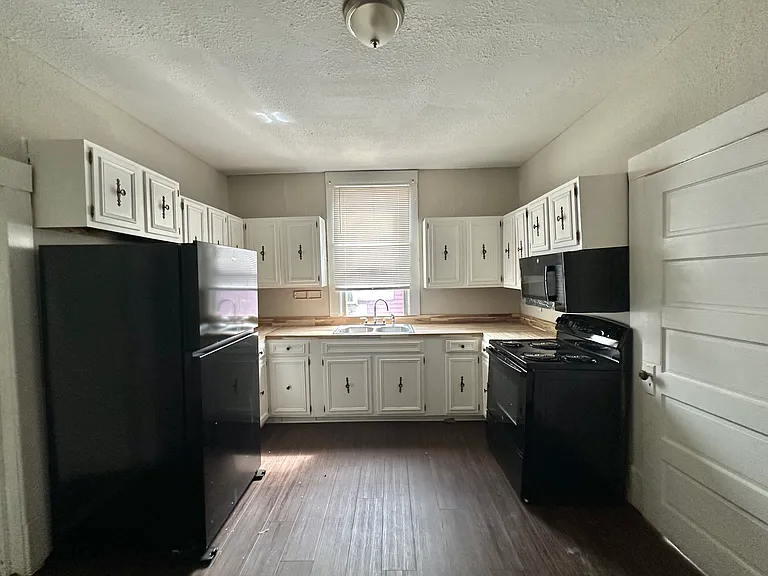 717 Jackson Blvd — Photo 2
