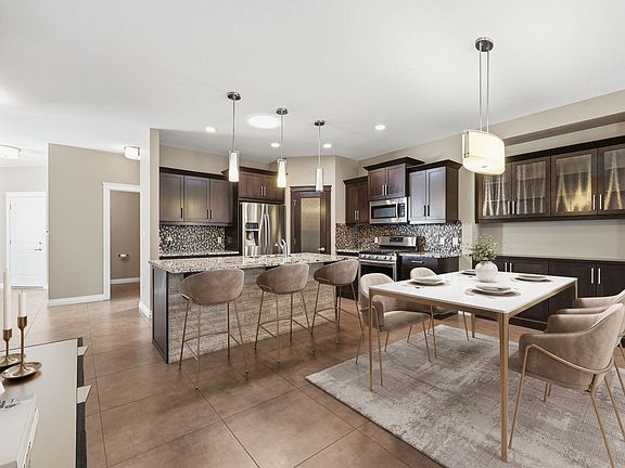 5th image of 629 Ortona Way NW