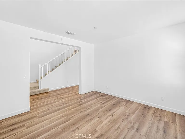 1617 Camden Ct — Photo 3