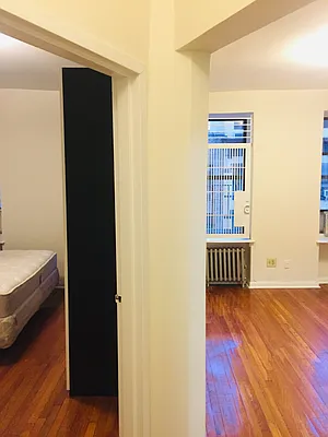 Rented by Metroline Realty | media 19