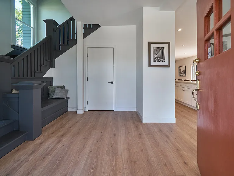 152 S Serrano Ave — Photo 7