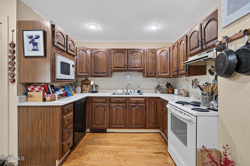 4th image of 129 Camden Valley Road