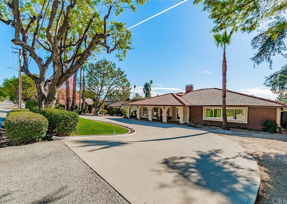 1st image of 340 W Sierra Madre Ave