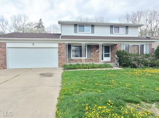 25600 Southwood Dr, Southfield, MI 48075