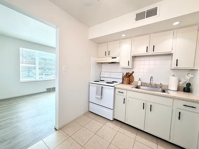 4109 Germania St #1B — Photo 2