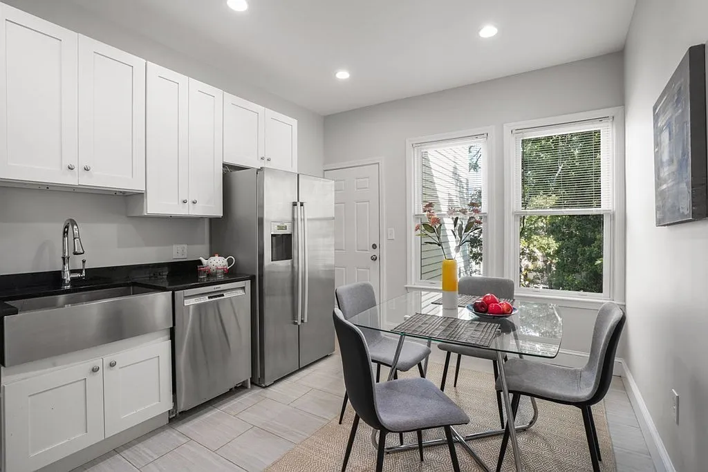 3 bed, 2.0 bath, 1079 sqft, $4,800 — Photo 1