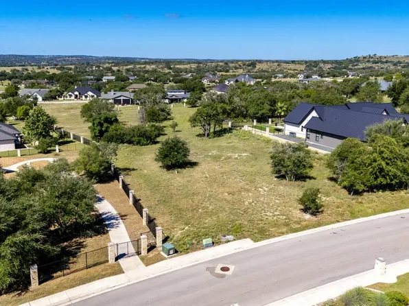 1018 Comanche Hills Dr, Kerrville, TX 78028