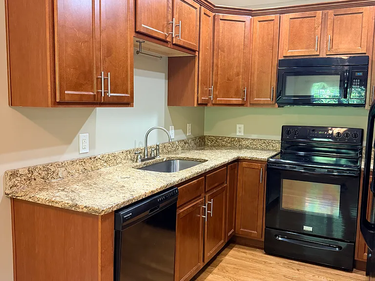 527 Redstone Dr #17 — Photo 9