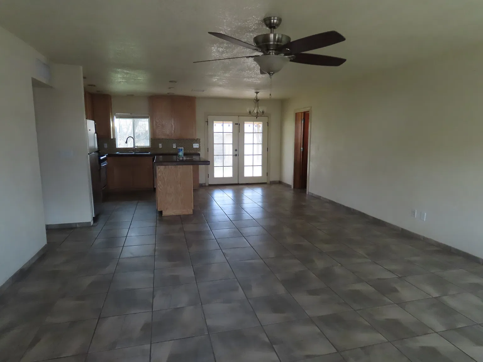 3 bed, 1307 sqft, $1,650 — Photo 2