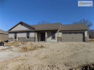 515 SW Station St, Oak Grove, MO 64075