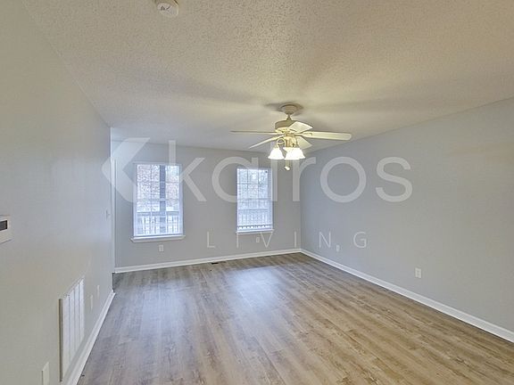 3rd image of 516 22nd Ln NE