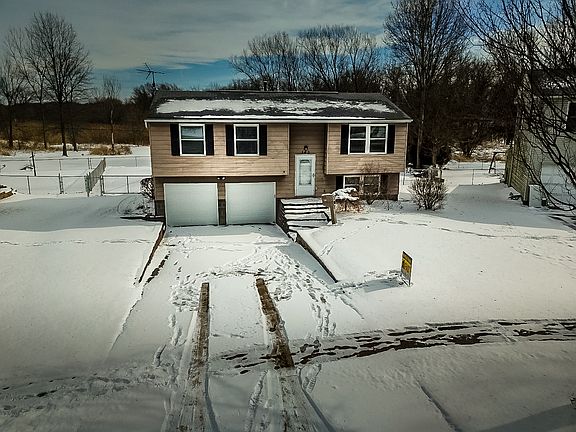 3rd image of 343 Suzanne Dr