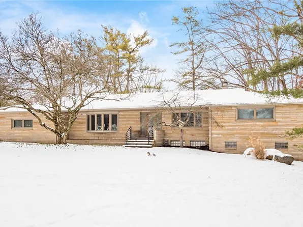 2839 Center Dr, Zanesville, OH 43701