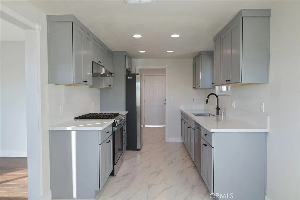3 bed, 1.5 bath, 1011 sqft, $2,995 — Photo 4