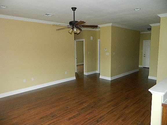 3rd image of 432 Christopher Dr