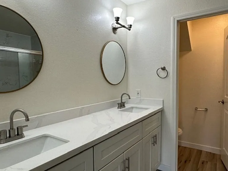 923 Lotus Cir — Photo 23