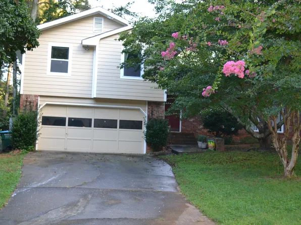5642 Breezy Ct, Lilburn, GA 30047