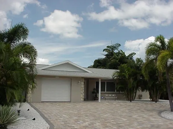 512 Bayview Dr, Holmes Beach, FL 34217