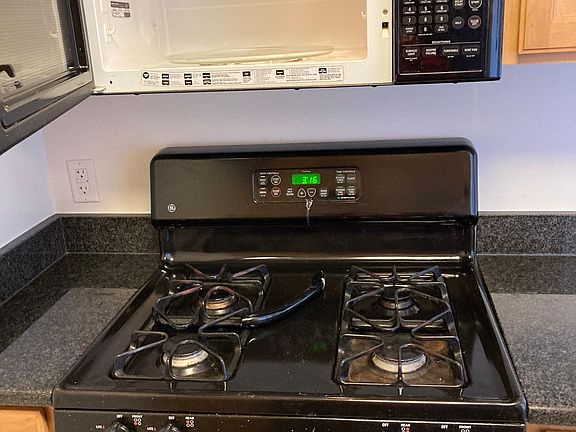 Gas stove cooking