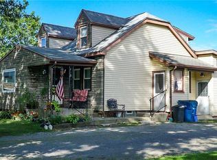 6920 Laur Rd, Niagara Falls, NY 14304