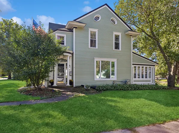 402 W Montgomery St, Knoxville, IA 50138