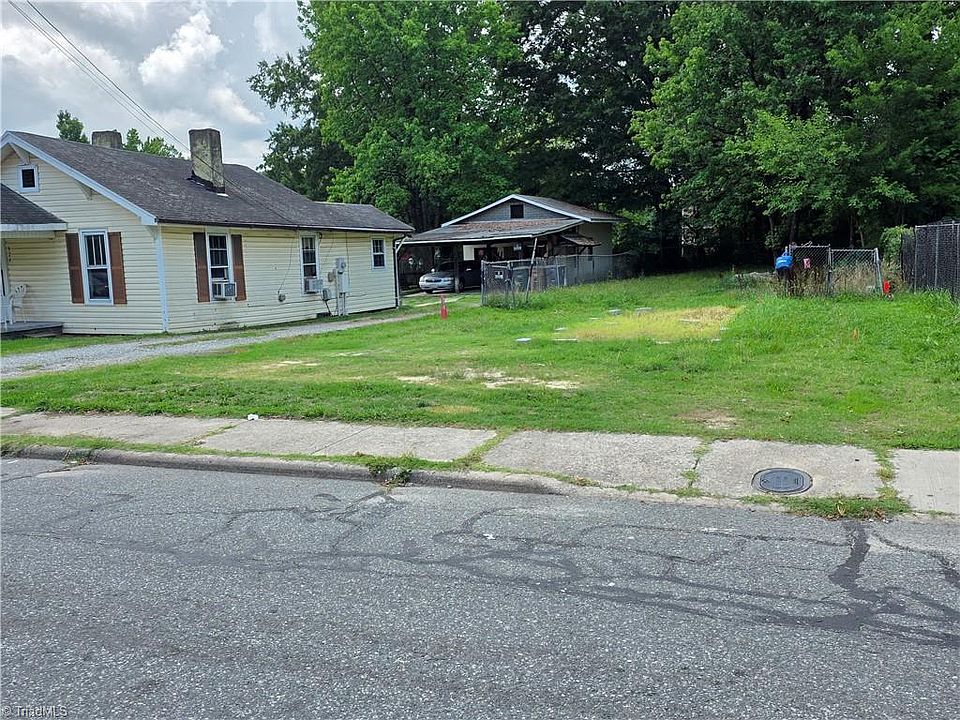 2nd image of 922 Lincoln St