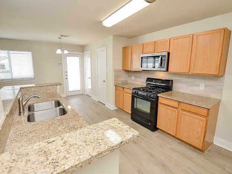 3935 Federal Ln — Photo 13