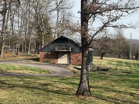 Large barn with electric 