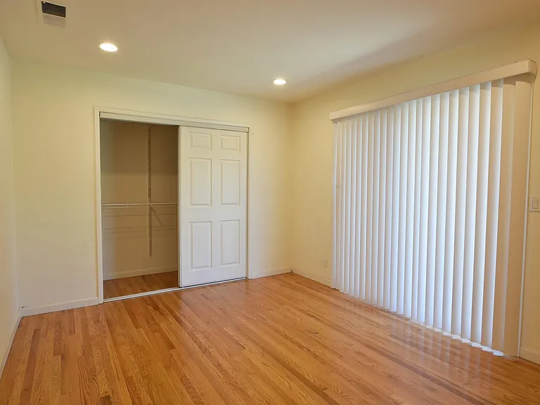 4453 McKinnon Dr — Photo 5