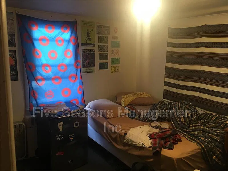 4 bed, 1.0 bath, 1500 sqft, $4,800 — Photo 3